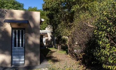Casa con pileta y quincho en Villa Loguercio