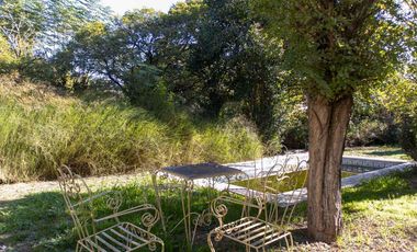 Casa con pileta y quincho en Villa Loguercio