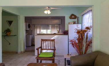 Casa con pileta y quincho en Villa Loguercio