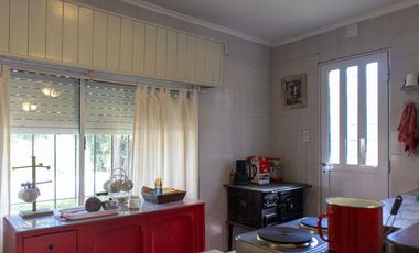 Casa con pileta y quincho en Villa Loguercio