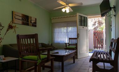 Casa con pileta y quincho en Villa Loguercio