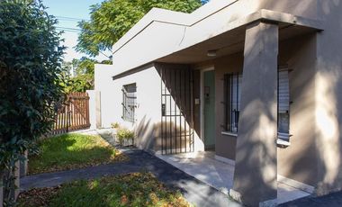 Casa con pileta y quincho en Villa Loguercio