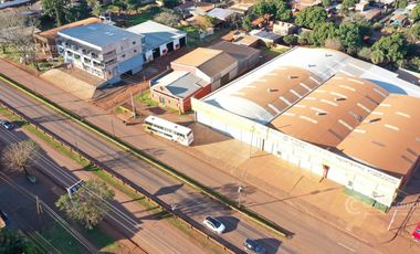 Se vende en Virasoro Corrientes. Esquina Con locales comerciales y 4 terrenos. En Esquina.