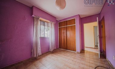 Casa de 6 ambientes en 2 plantas con 3 baños sobre lote propio de 8,66x20 con Garaje Patio Terraza