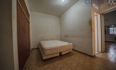 Casa de 6 ambientes en 2 plantas con 3 baños sobre lote propio de 8,66x20 con Garaje Patio Terraza