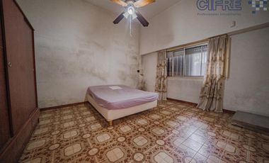 Casa de 6 ambientes en 2 plantas con 3 baños sobre lote propio de 8,66x20 con Garaje Patio Terraza