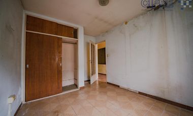Casa de 6 ambientes en 2 plantas con 3 baños sobre lote propio de 8,66x20 con Garaje Patio Terraza