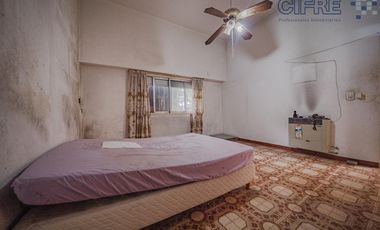 Casa de 6 ambientes en 2 plantas con 3 baños sobre lote propio de 8,66x20 con Garaje Patio Terraza