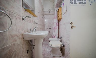Casa de 6 ambientes en 2 plantas con 3 baños sobre lote propio de 8,66x20 con Garaje Patio Terraza