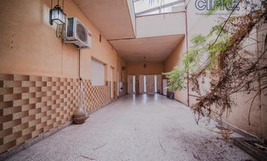 Casa de 6 ambientes en 2 plantas con 3 baños sobre lote propio de 8,66x20 con Garaje Patio Terraza