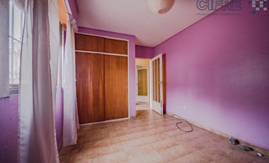 Casa de 6 ambientes en 2 plantas con 3 baños sobre lote propio de 8,66x20 con Garaje Patio Terraza