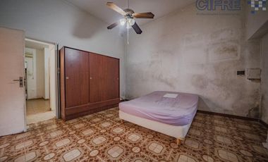 Casa de 6 ambientes en 2 plantas con 3 baños sobre lote propio de 8,66x20 con Garaje Patio Terraza