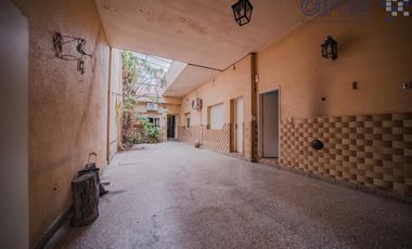 Casa de 6 ambientes en 2 plantas con 3 baños sobre lote propio de 8,66x20 con Garaje Patio Terraza