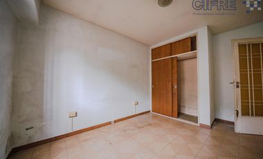 Casa de 6 ambientes en 2 plantas con 3 baños sobre lote propio de 8,66x20 con Garaje Patio Terraza