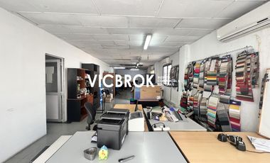 Lindo local con depósito y playa en Boulogne