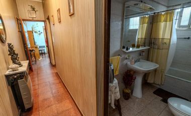 OPORTUNIDAD- Casa en venta 6ta Seccion / 3 Dorm / 2 Baño / Cochera / Patio