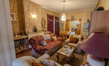 OPORTUNIDAD- Casa en venta 6ta Seccion / 3 Dorm / 2 Baño / Cochera / Patio