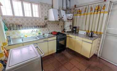 OPORTUNIDAD- Casa en venta 6ta Seccion / 3 Dorm / 2 Baño / Cochera / Patio