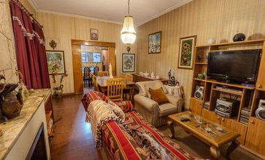 OPORTUNIDAD- Casa en venta 6ta Seccion / 3 Dorm / 2 Baño / Cochera / Patio