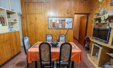 OPORTUNIDAD- Casa en venta 6ta Seccion / 3 Dorm / 2 Baño / Cochera / Patio