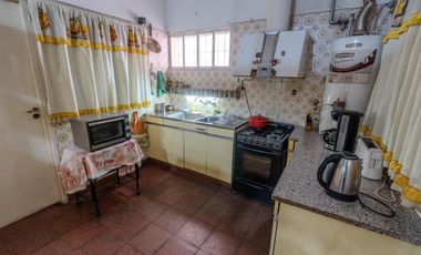 OPORTUNIDAD- Casa en venta 6ta Seccion / 3 Dorm / 2 Baño / Cochera / Patio