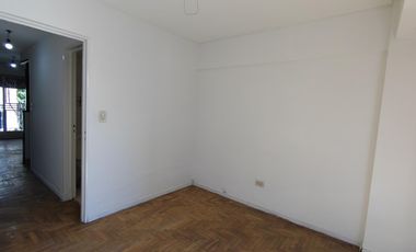 DEPARTAMENTO DOS AMBIENTES A 400 MTS DE ESTACION - EXCELENTE INVERSIONISTAS