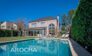 VENTA Casa en Abril Club De Campo