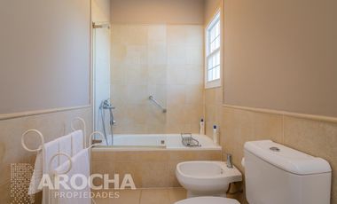 VENTA Casa en Abril Club De Campo