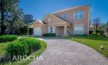 VENTA Casa en Abril Club De Campo