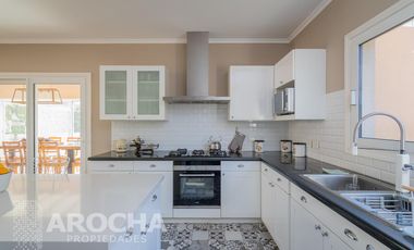 VENTA Casa en Abril Club De Campo