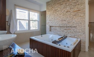 VENTA Casa en Abril Club De Campo