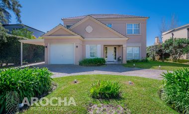VENTA Casa en Abril Club De Campo