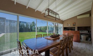 VENTA Casa en Abril Club De Campo