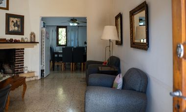 Casa de 3 habitaciones con quincho y cochera