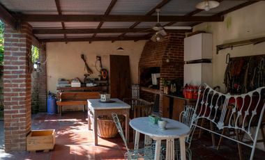 Casa de 3 habitaciones con quincho y cochera