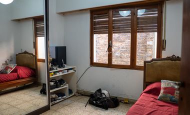 Casa de 3 habitaciones con quincho y cochera