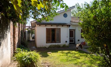 Casa de 3 habitaciones con quincho y cochera