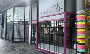 Locales en Venta en Excelente Ubicación!!! Av. Nuestras Malvinas y San Martín, Mte. Grande.-
