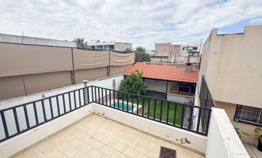 CASA EN VENTA 5TA SECCION - APTA CREDITO/ 3 Dorm/ 3 Baños / Depto en subsuelo/ Piscina /Jardín