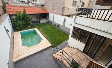 CASA EN VENTA 5TA SECCION - APTA CREDITO/ 3 Dorm/ 3 Baños / Depto en subsuelo/ Piscina /Jardín