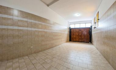 CASA EN VENTA 5TA SECCION - APTA CREDITO/ 3 Dorm/ 3 Baños / Depto en subsuelo/ Piscina /Jardín