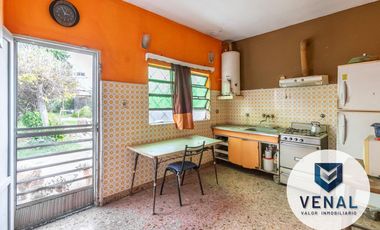 Venta Casa 3 ambientes, lote 459m², fondo y jardín, excelente ubicación residencial en Don Torcuato