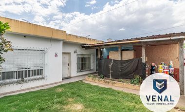 Venta Casa 3 ambientes, lote 459m², fondo y jardín, excelente ubicación residencial en Don Torcuato
