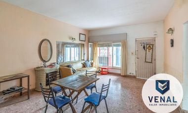 Venta Casa 3 ambientes, lote 459m², fondo y jardín, excelente ubicación residencial en Don Torcuato