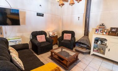 Casa 4 Dormitorios, 2 Baños y Cochera Cubierta Adyacente Capital