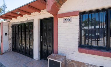 Casa 4 Dormitorios, 2 Baños y Cochera Cubierta Adyacente Capital