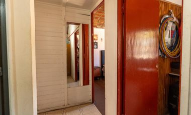 Casa 4 Dormitorios, 2 Baños y Cochera Cubierta Adyacente Capital