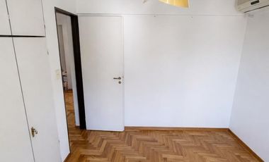 Departamento en Alquiler 3 Ambientes en Lateral en Martínez con Cochera Cubierta y Balcón