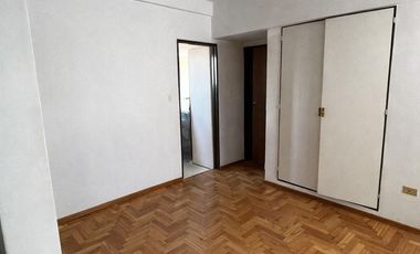 Departamento en Alquiler 3 Ambientes en Lateral en Martínez con Cochera Cubierta y Balcón