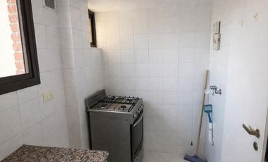 Departamento en Alquiler 3 Ambientes en Lateral en Martínez con Cochera Cubierta y Balcón